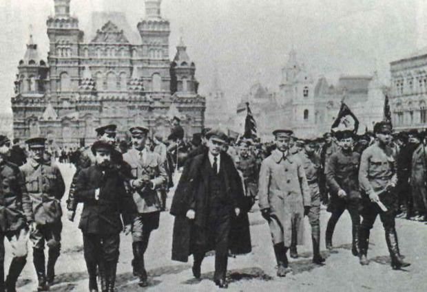 Нова совјетска власт формирала организацију за преврат у тек створеној Краљевини СХС: КП Југославије основана 1918. године у - Москви 
